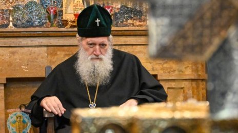 Патриарх Неофит остава в болница, лекува пневмония
