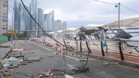 Тайфунът Hinnamnor връхлетя Южна Корея, хиляди се евакуират 