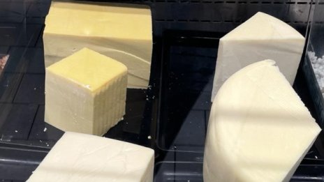 Цената на кашкавала гони рекорди, скоро ще е 3 пъти по-скъпа от свинското 