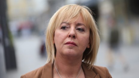Манолова: Заради кабинета на Петков плащаме 30% по-скъп газ