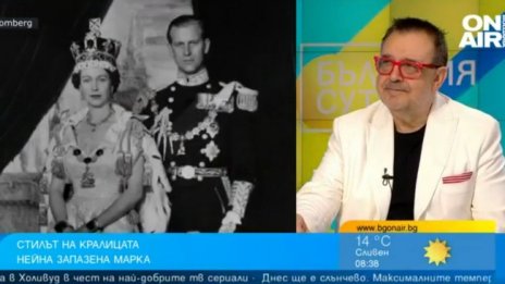Неподражаемият стил на обличане на кралицата изпращаше послания