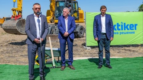 Търговски парк с хипермаркет „Практикер“ и 12 големи магазина ще бъде изграден в Хасково