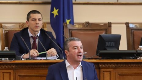 Стойнев: Търсим замразяване на цените на тока и водата
