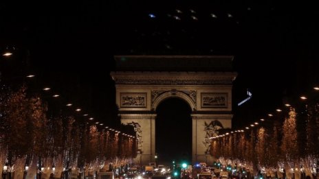 Намаляват осветлението на магазините по "Шанз Елизе" 