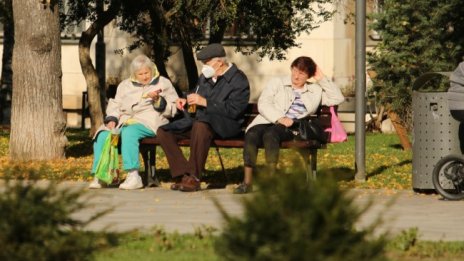 Топим се: Населението на България намалява със 17 души на час 