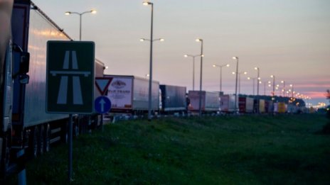 В Сърбия предлагат забрана камионите да изпреварват по магистралите