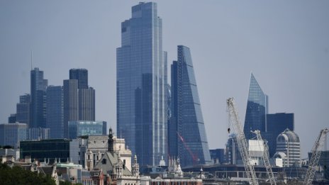 Великобритания изкупува държавни облигации
