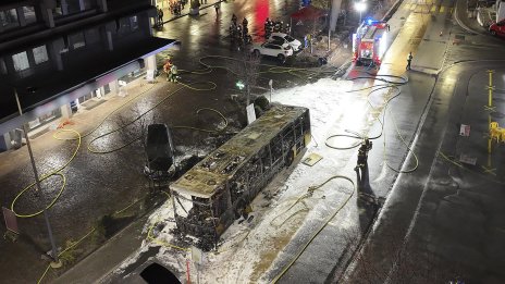 Автобус изгоря в Швейцария, най-малко шестима са загинали СНИМКИ