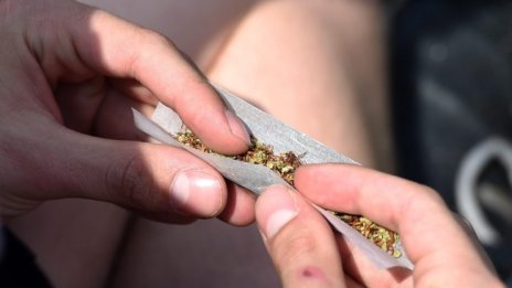 Байдън отменя всички федерални присъди за притежание на марихуана