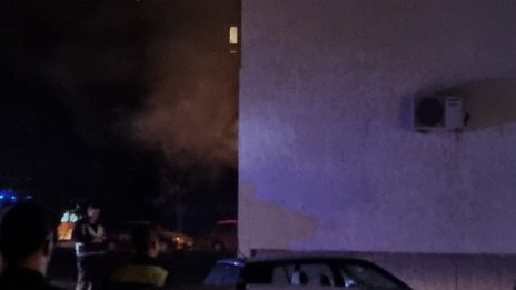 Пожар пламна в блок в столичния квартал "Красна поляна"