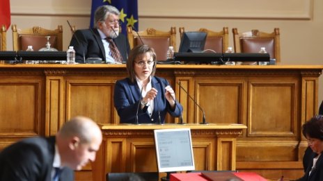 Нинова: БСП е за дипломация и мир, против е за военна помощ за Украйна
