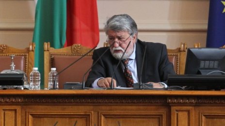 Депутатите ядосаха Рашидов: Аз не съм като вас свободен човек