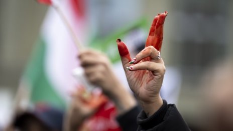 Ескалация в Иран: Военни дронове срещу протестиращите, Ирак праща помощ