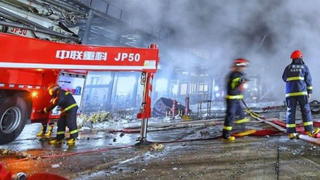Трийсет и осем жертви на пожар в завод в Китай