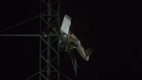 Самолет се заби в далекопровод в САЩ, двама оцеляха