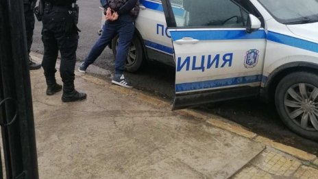 Заловиха мъж, теглил 21 пъти пари от чужда дебитна карта