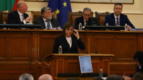 Нинова: Одобриха подкрепа от 300 лв. за учениците до 4-и клас