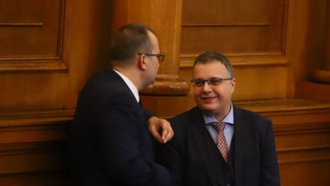 Михалев: Хората няма да приемат ставащото в НС