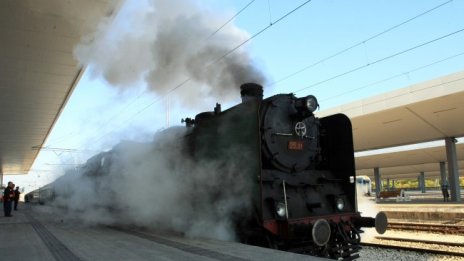 Най-старият парен локомотив на БДЖ се превръща в коледен влак