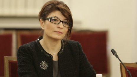 Атанасова: Шансът за България е кабинет с първия мандат