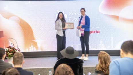 Две дами за емоцията и знанията от програмата Seeds For The Future