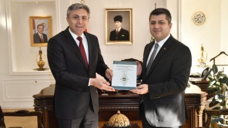 Карадайъ на срещи в централите на основните партии в Турция