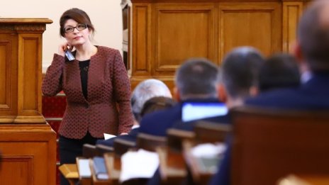 Десислава Атанасова: ПП са в делюзия!