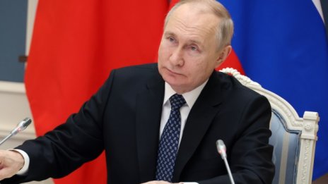 Путин с ЧНГ поздрави, за Байдън и Шолц  - цък