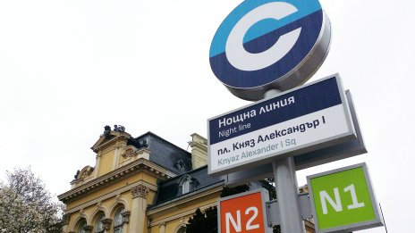  Лекари, бармани, магазинери: Кой ползва нощния градски транспорт?