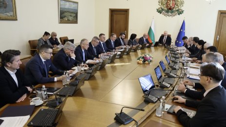 Първо заседание за годината на правителството в оставка