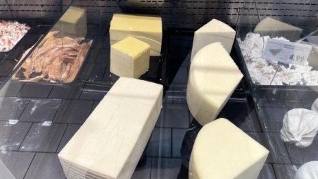 Сиренето, млякото и яйцата станаха лукс в Европа
