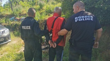 Девет души с обвинение за трафик на мигранти към Западна Европа