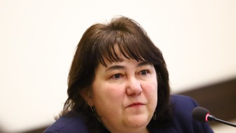 Министър Велкова: Успешно пласирахме дълг