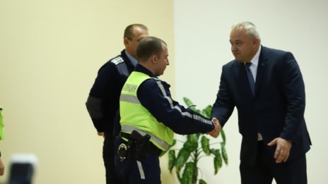 МВР се сдоби с нови микробуси