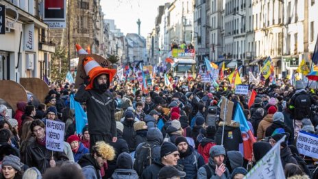 Безредици в Париж заради пенсионната реформа