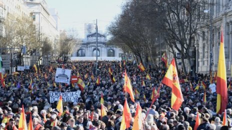 Хиляди на протест в Испания