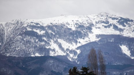 Не са добри условията за туризъм в планините, възможни са лавини