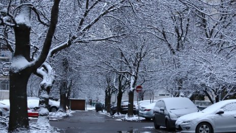 Валежите отслабват и спират в неделя, остава облачно