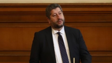 Иванов: Парламентарната република е суспендирана, поставена на трупчета