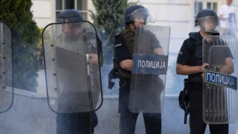 Наши полицаи няма да следят за реда в РСМ утре 