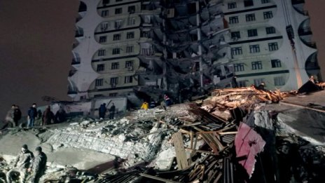 САЩ обещаха помощ за пострадалите от труса в Турция