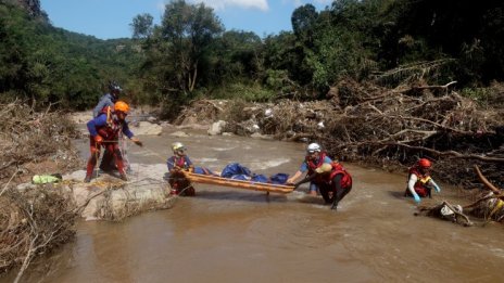 36 души загинаха при кални свлачища в Перу	
