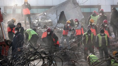 Арестувани са над 100 души строили сградите ковчези в Турция 