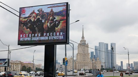 Отчаяни руснаци се включват във войната за пари, но бързо осъзнават грешката си 