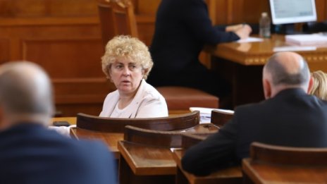 Василева: Решението не е в механичен сбор на партии