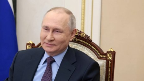 Путин забрани чуждиците в администрацията