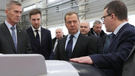 Дмитрий Медведев с нови заплахи, нарече Запада "инфантили"