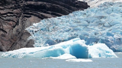 Ледената покривка на Антарктида се сви до исторически минимум 