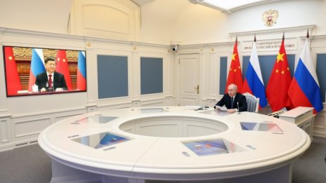 Си Дзинпин отива при Путин в Русия