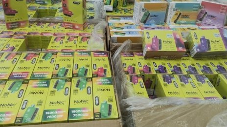 Задържаха почти 1200 електронни устройства за пушене без бандерол